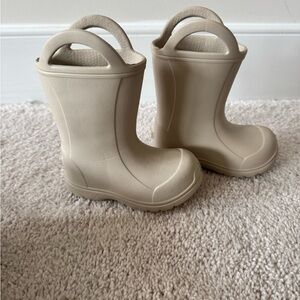 Bearpaw Toddler Waterproof Rain boots Toddler Size 5 Beige